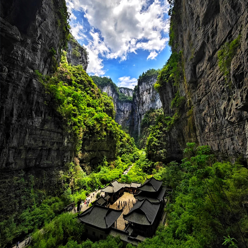 （國旅自組）【奇幻巴渝】重慶燙火鍋、洪崖洞、武隆天生三橋、仙女山雙飛五天游